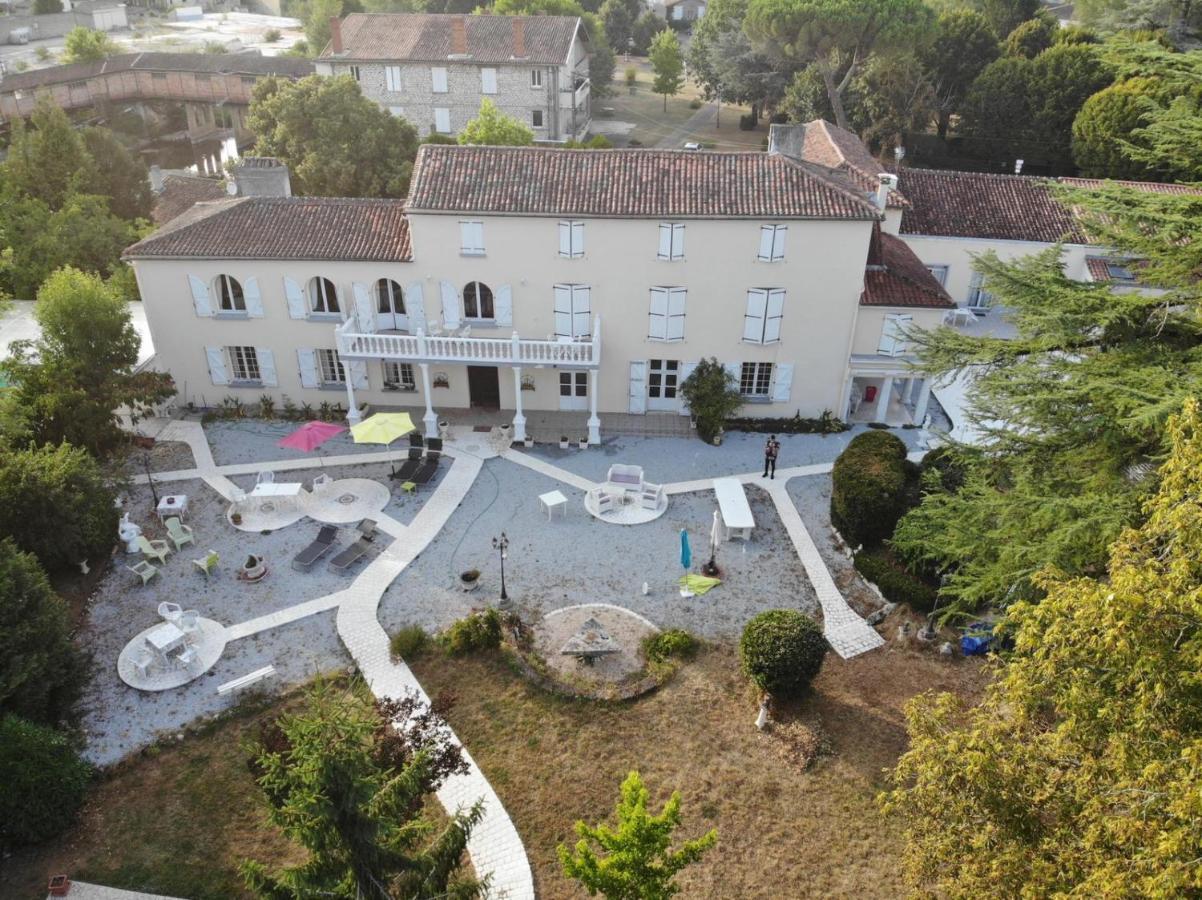 Le Clos Des Cedres B&B La Rochefoucauld Dış mekan fotoğraf