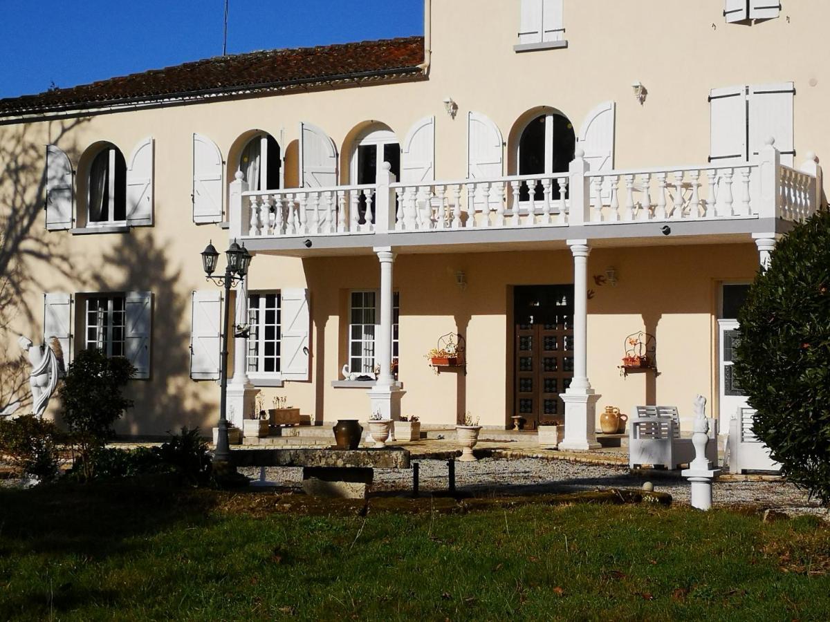 Le Clos Des Cedres B&B La Rochefoucauld Dış mekan fotoğraf