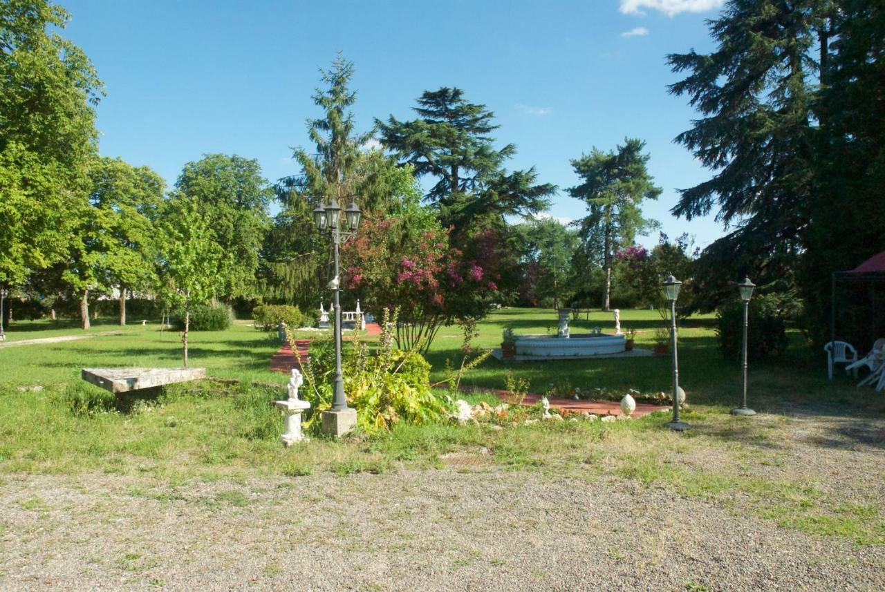 Le Clos Des Cedres B&B La Rochefoucauld Dış mekan fotoğraf