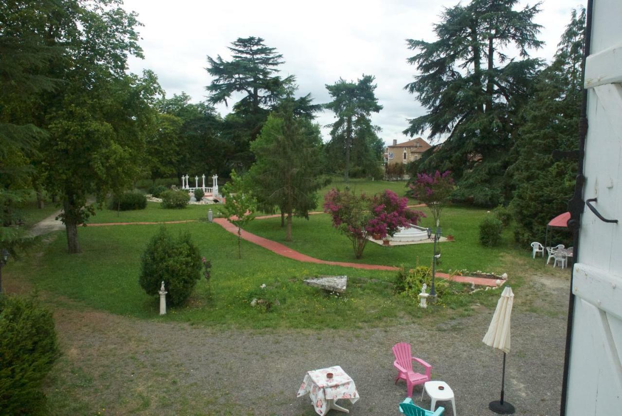 Le Clos Des Cedres B&B La Rochefoucauld Dış mekan fotoğraf