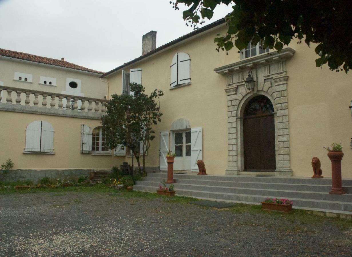 Le Clos Des Cedres B&B La Rochefoucauld Dış mekan fotoğraf