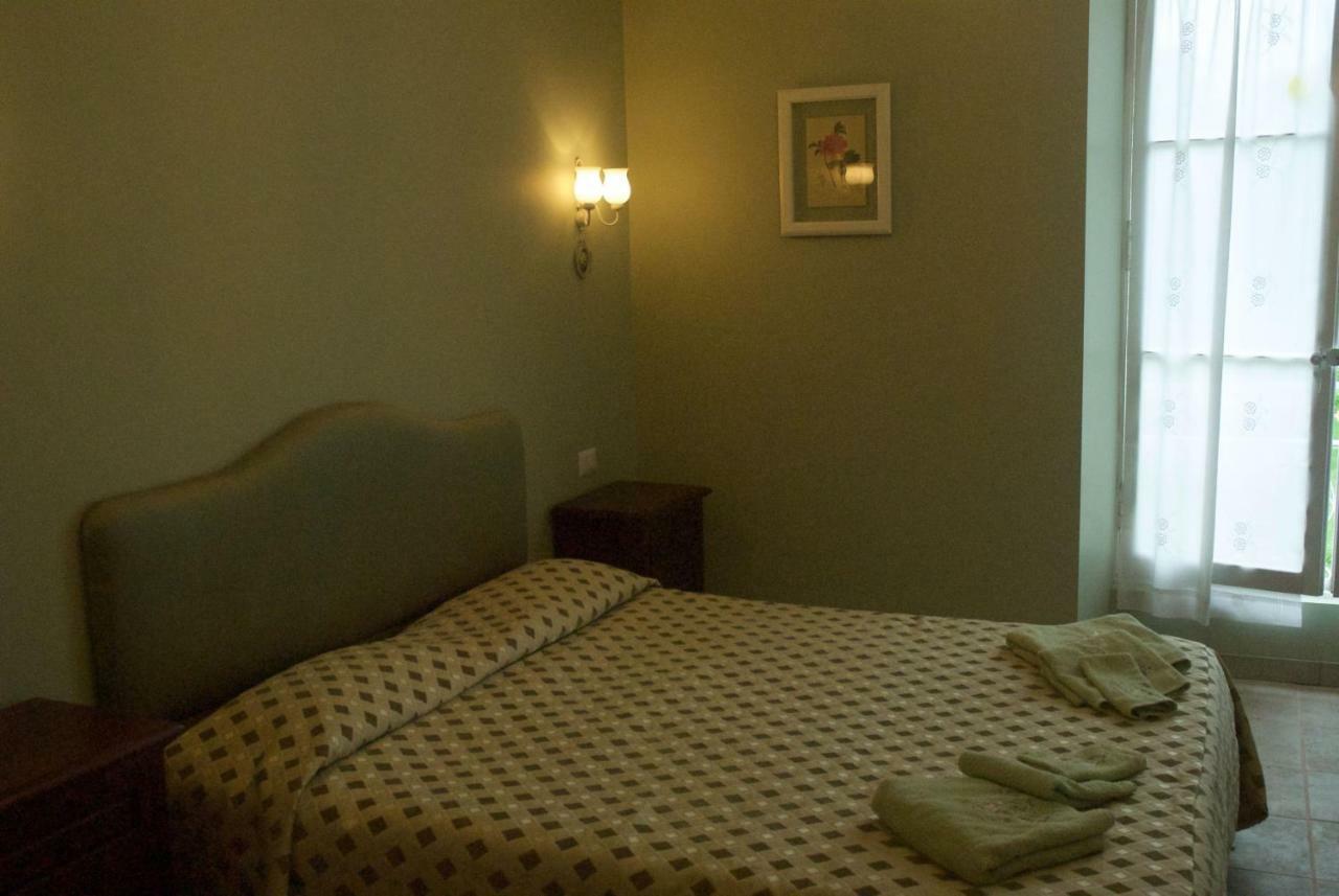 Le Clos Des Cedres B&B La Rochefoucauld Dış mekan fotoğraf