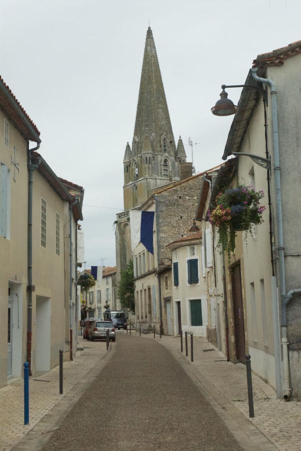 Le Clos Des Cedres B&B La Rochefoucauld Dış mekan fotoğraf
