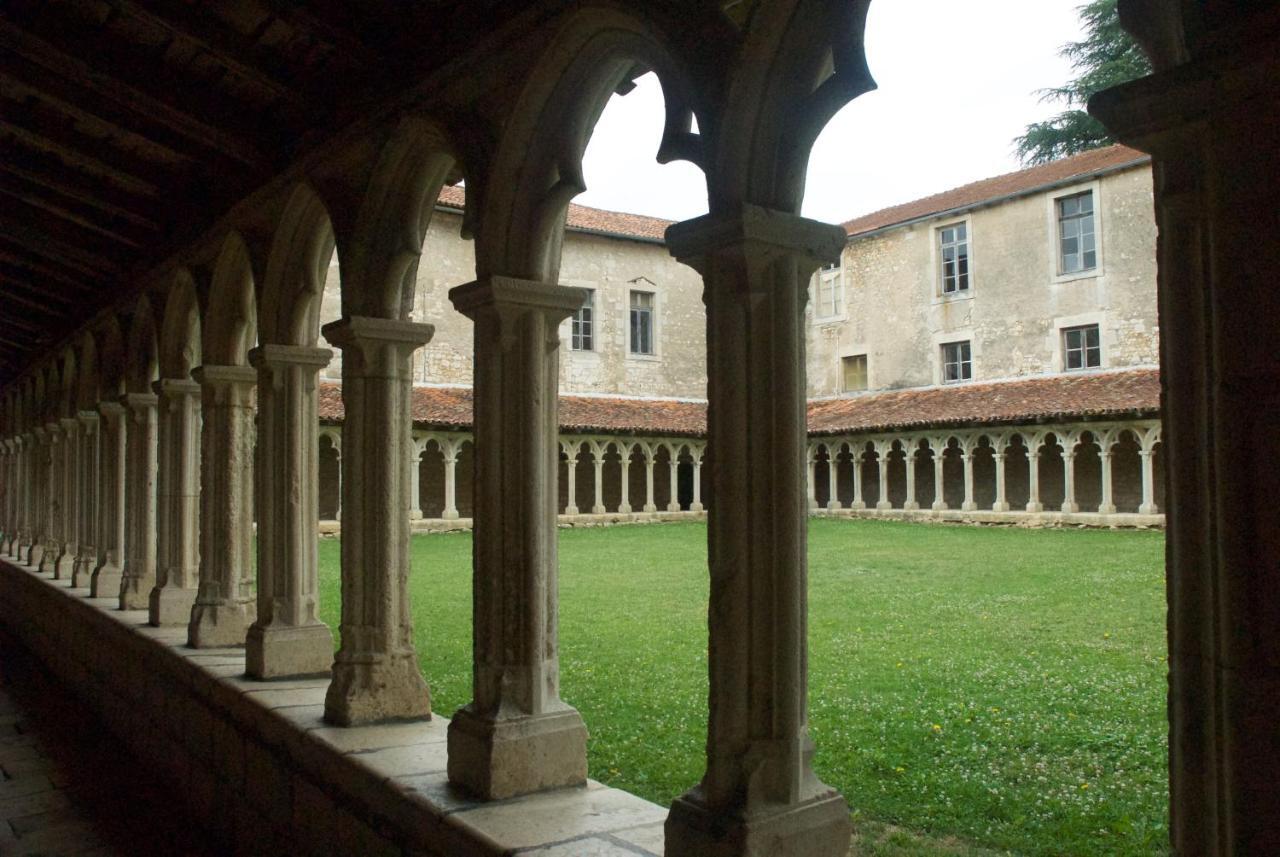 Le Clos Des Cedres B&B La Rochefoucauld Dış mekan fotoğraf